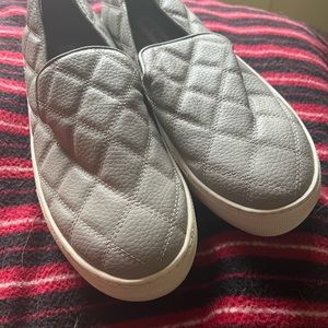 Steve Madden grey slip on